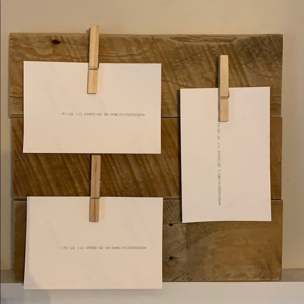 Farmhouse theme picture hanging Pallet signs